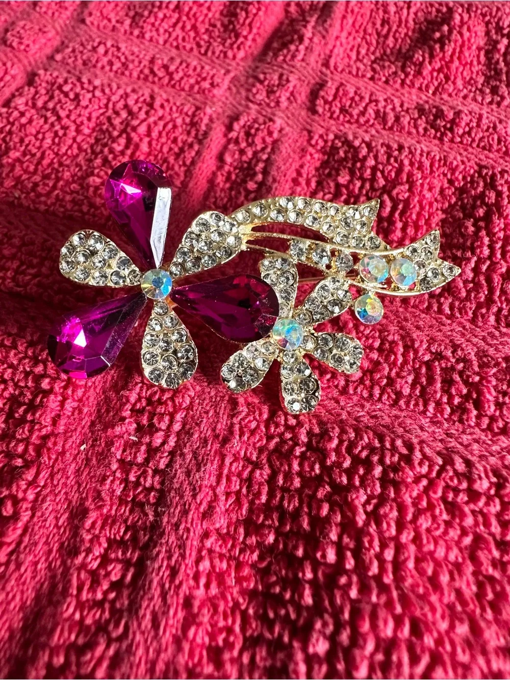 Source Unknown Gold-Tone Brooch with Fuchsia and Clear Crystals